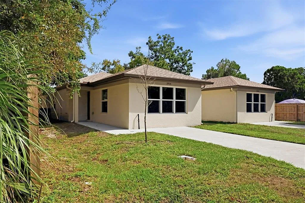 2 bed, 2.0 bath, 1342 sqft, $1,850 — Photo 2