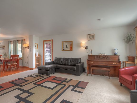 5th image of 4531 5th Dr SE