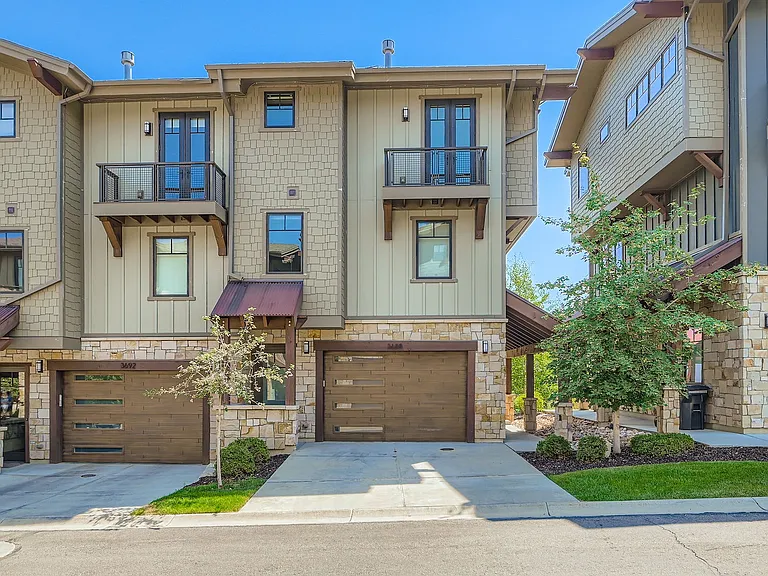 3688 Blackstone Dr — Photo 18