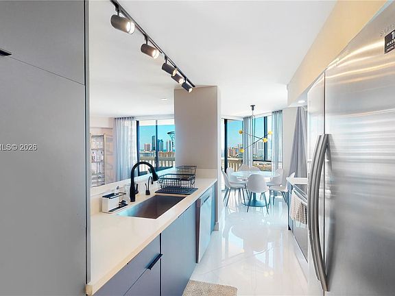 4th image of 1000 W Island Blvd APT 2903