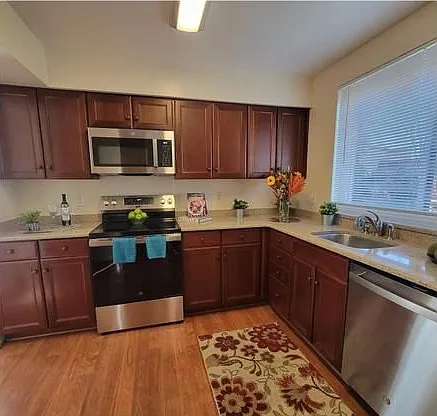 3 bed, 2.5 bath, 1428 sqft, $2,800 — Photo 4
