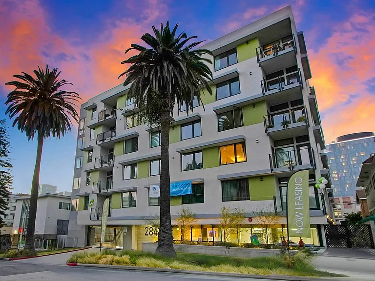 Zephyr Apartments — Photo 37
