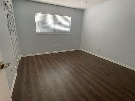 5th image of 4725 Essex Ct