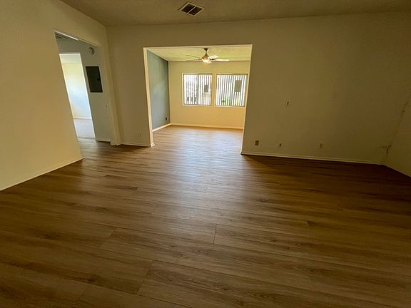 5th image of 10937 Bloomfield St APT 4