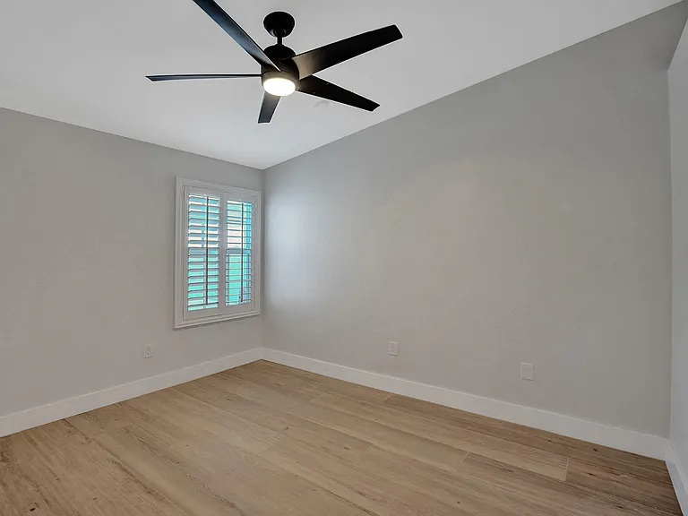 876 Jeffery St — Photo 17