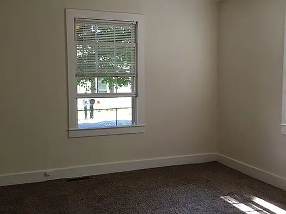 3rd image of 817 Winona Ct