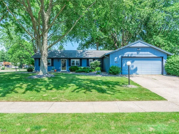 6242 Hickory Trl, North Ridgeville, OH 44039