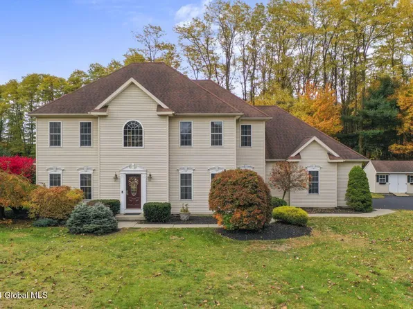 16 Devonshire Way, Clifton Park, NY 12065