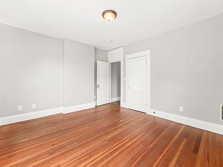 411 13th Ave — Photo 22
