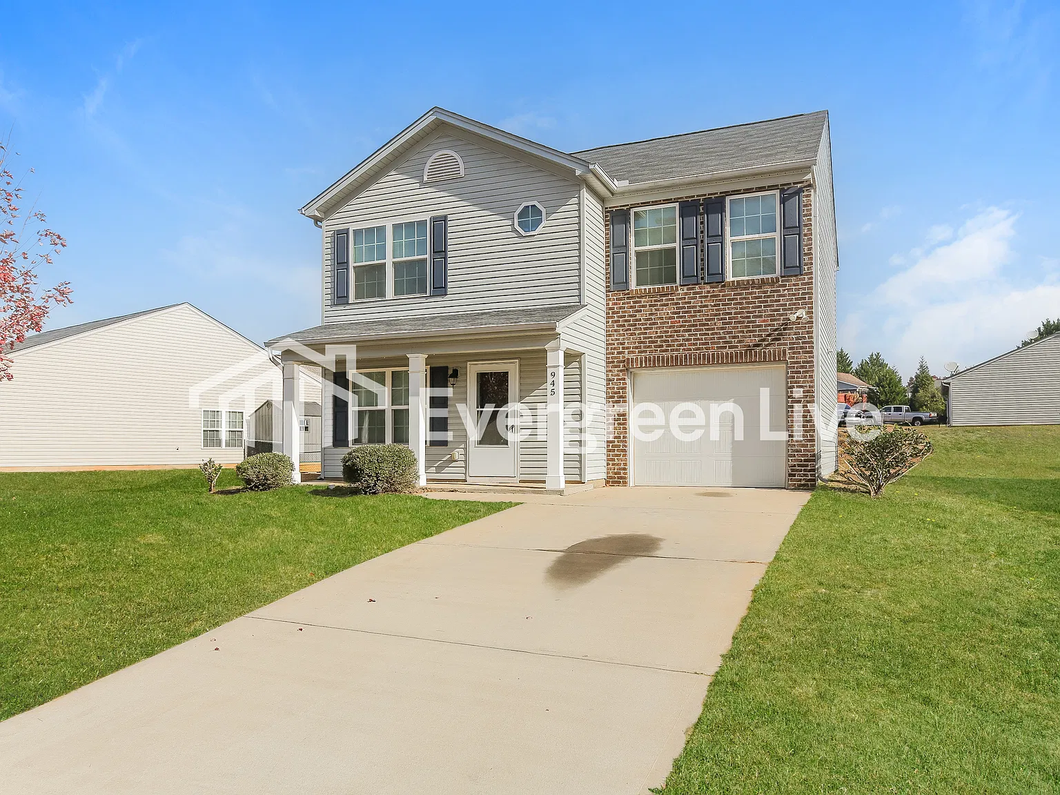 3 bed, 2.5 bath, 1392 sqft, $1,645 — Photo 2