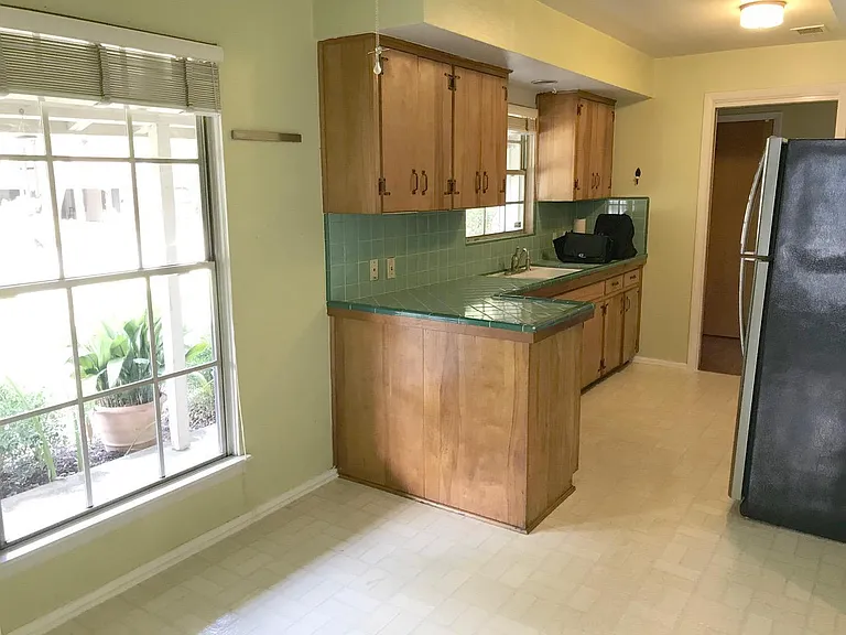 1607 Larkwood Dr — Photo 7