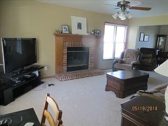 3rd image of 915 Hickory Creek Dr