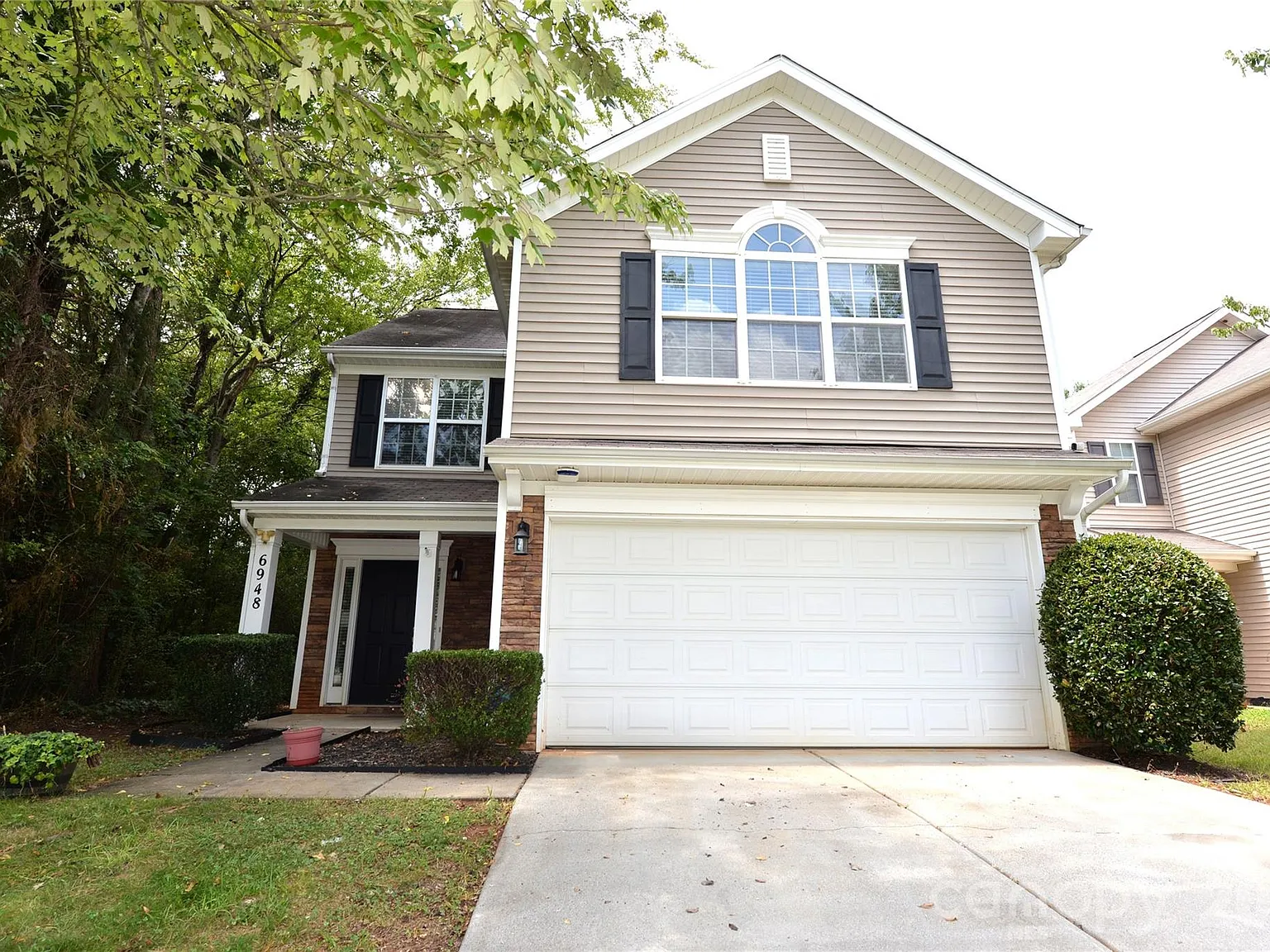 3 bed, 2.5 bath, 1988 sqft, $2,050 — Photo 1