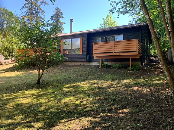 3rd image of 449 Winslow Way W