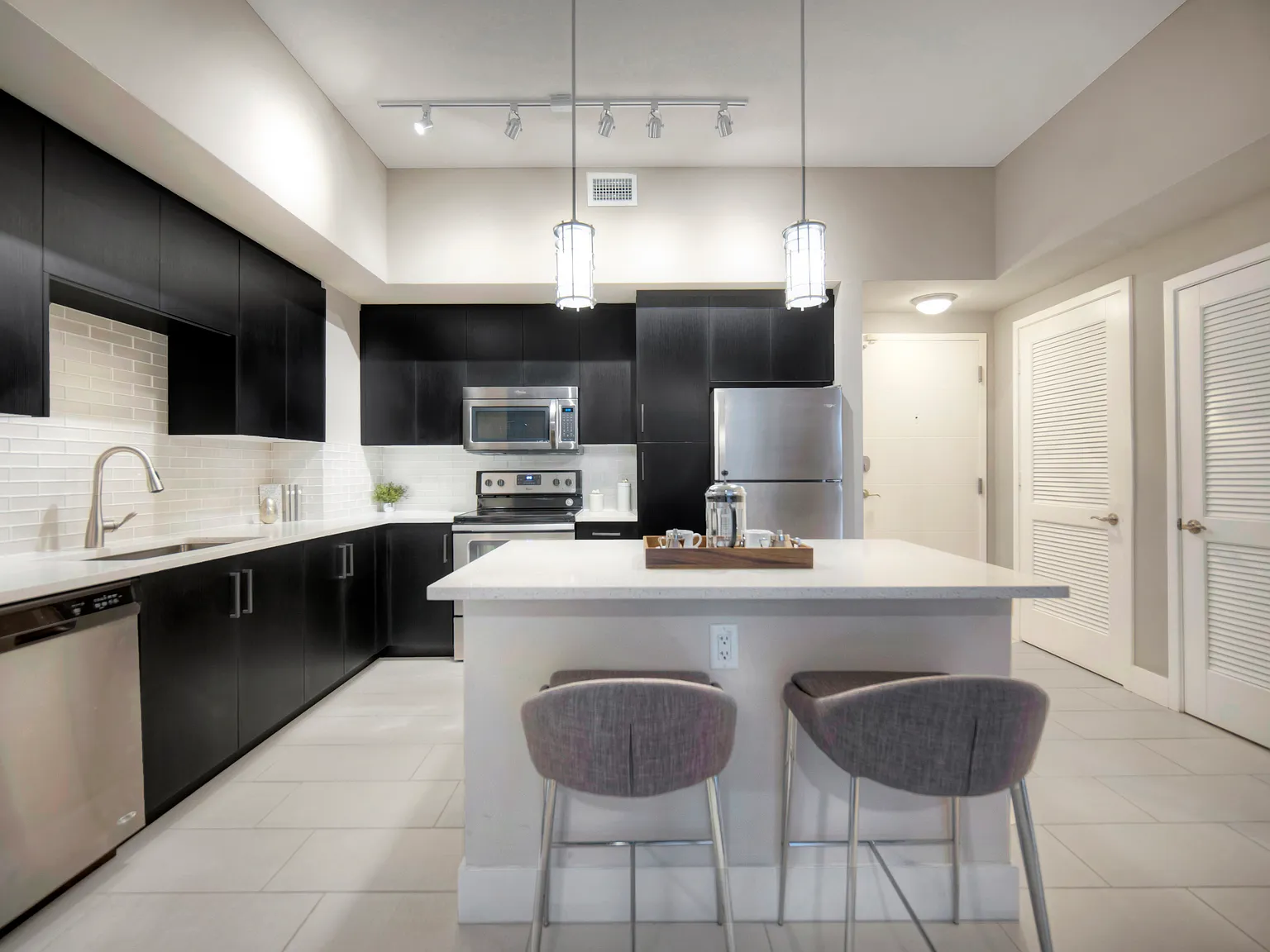 Miro Brickell — Photo 4