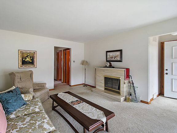 4th image of 14536 S Blaine Ave