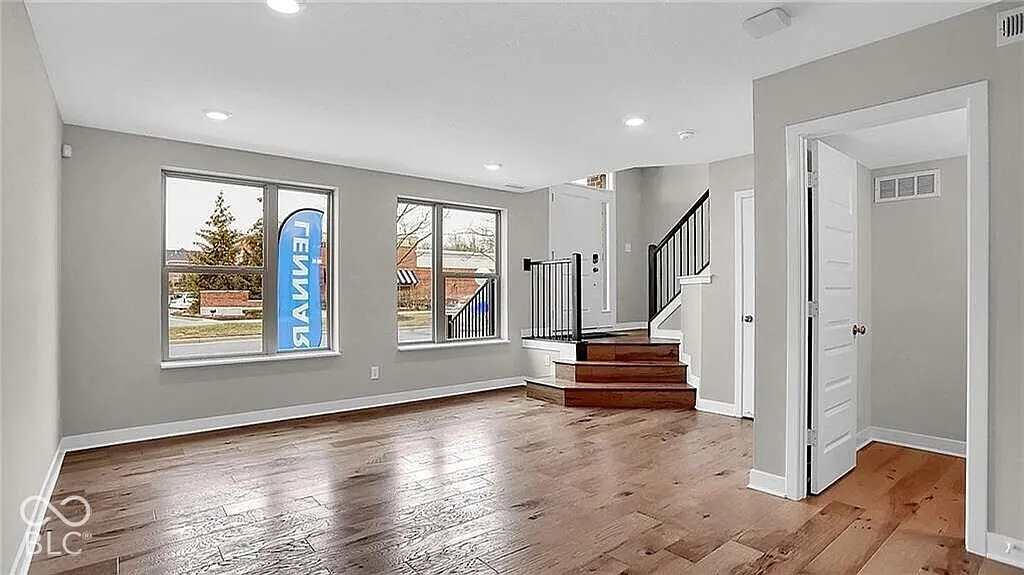 3 bed, 4.0 bath, 2290 sqft, $3,300 — Photo 3