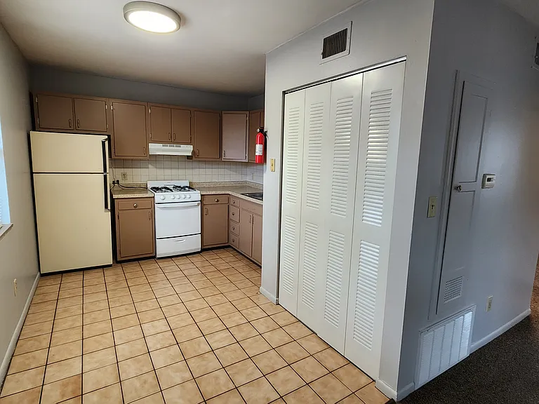 220 E. Lane Ave. — Photo 17