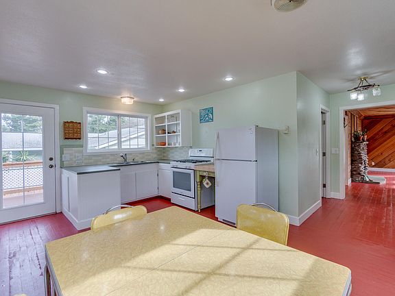 2nd image of 2114 NW Lee Ave