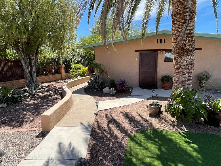 1227 N Sonoita Ave — Photo 3