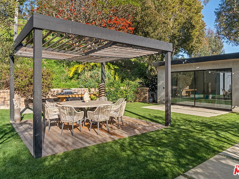 23812 Malibu Crest Dr — Photo 23