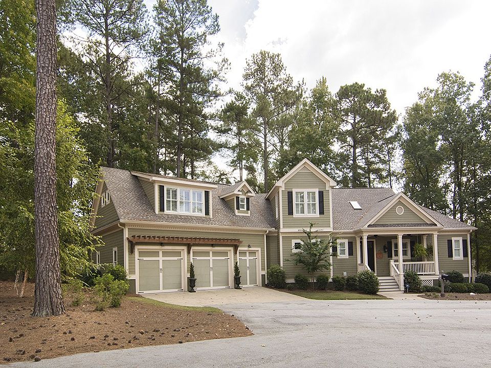 1st image of 1051 Geneva Cir