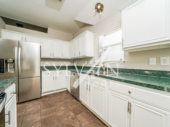 5th image of 2200 Brookview Dr