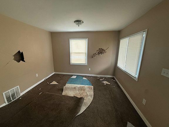 4th image of 9244 Heyden St