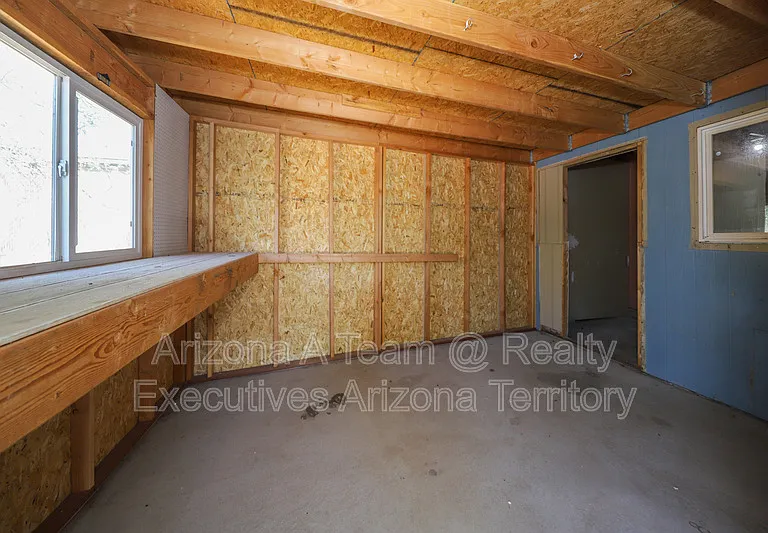 9530 E 42nd St — Photo 18