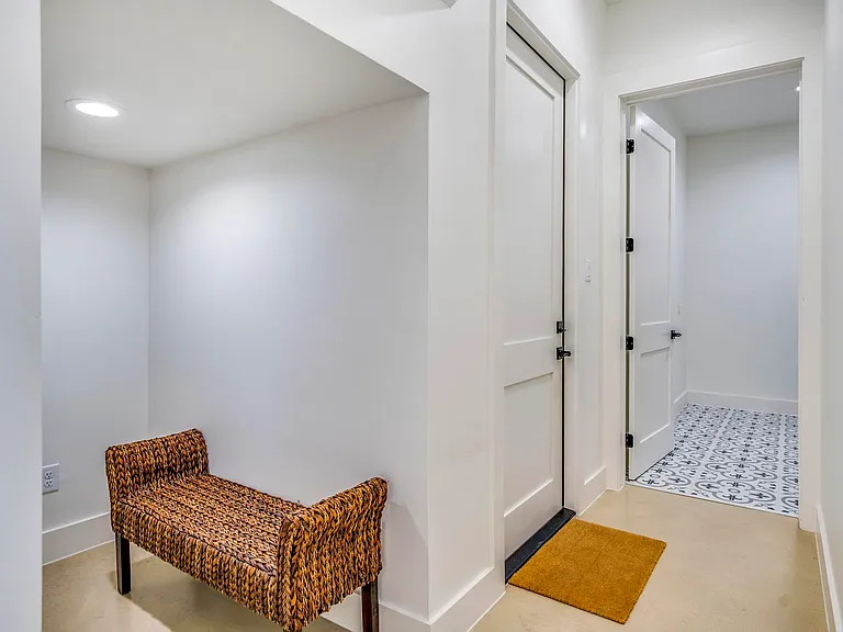 585 N Scenic Hills Ct — Photo 5