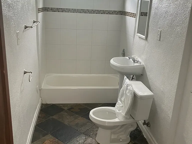 456-460 W Cowles St #4 — Photo 4