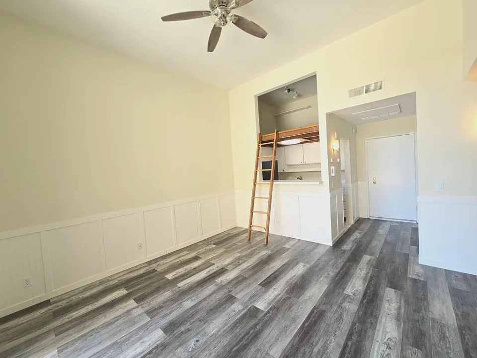 430 N Civic Dr #309