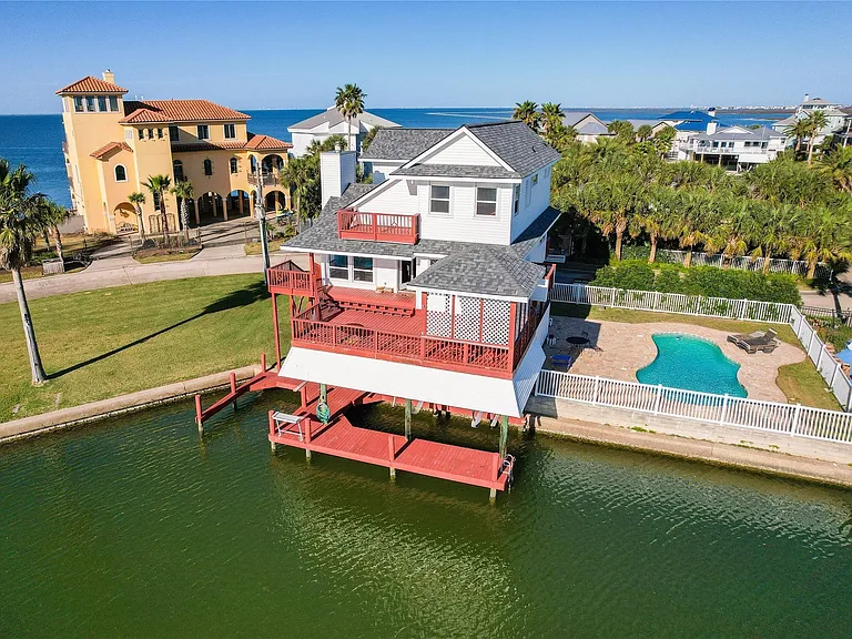16619 Bayfront Dr — Photo 29