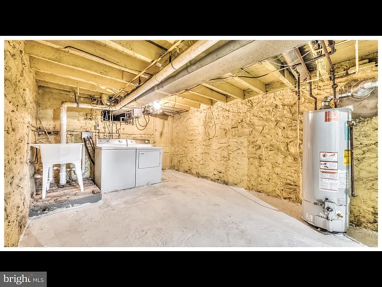 1209 S Ellwood Ave — Photo 29