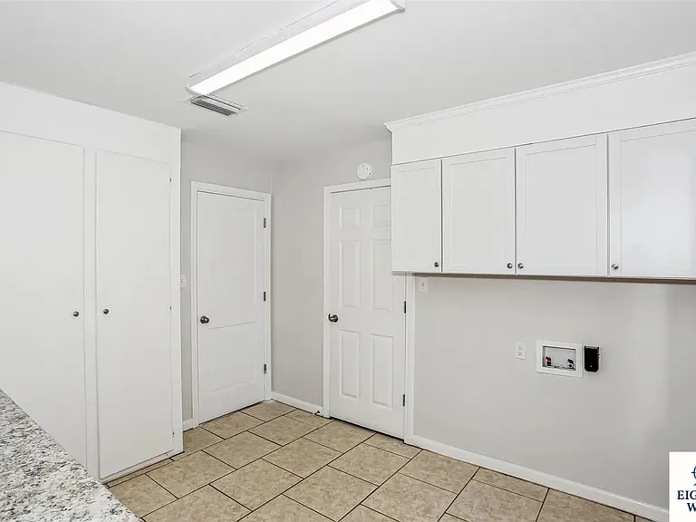 110 Florida Ave — Photo 11