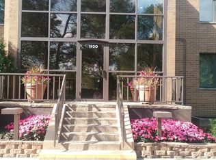 1920 Chestnut Ave APT 414, Glenview, IL 60025