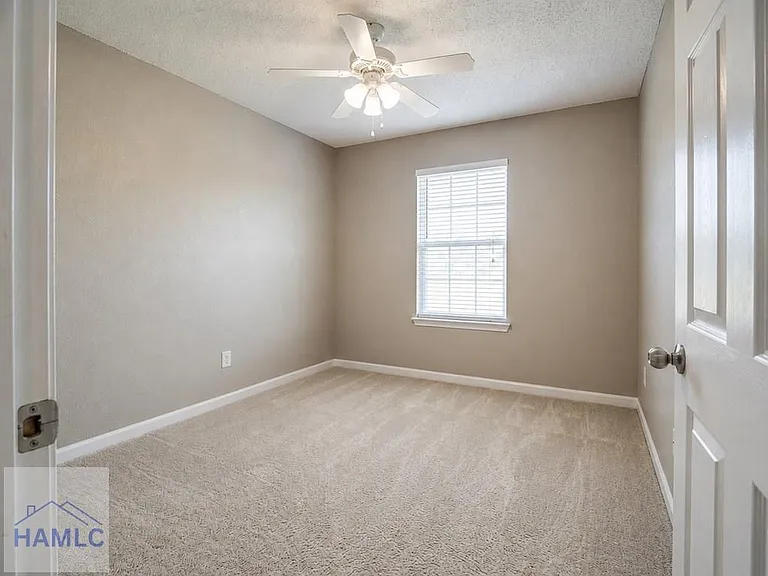 1106 Creekside Cir — Photo 8
