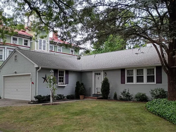 103 Main St, Riverton, NJ 08077