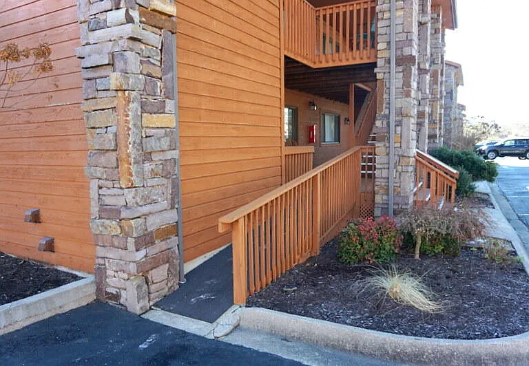 189 Avondale Dr #5 — Photo 1