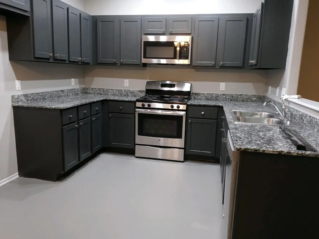 3 bed, 1255 sqft, $1,495 — Photo 1