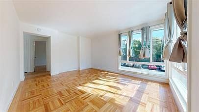 3rd image of 192 Wood St
