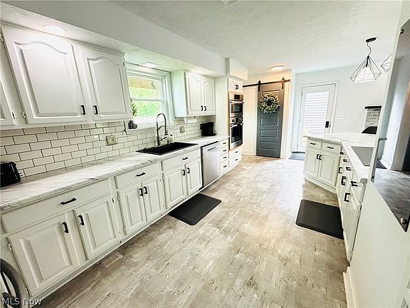 5th image of 101 Flintwood Dr