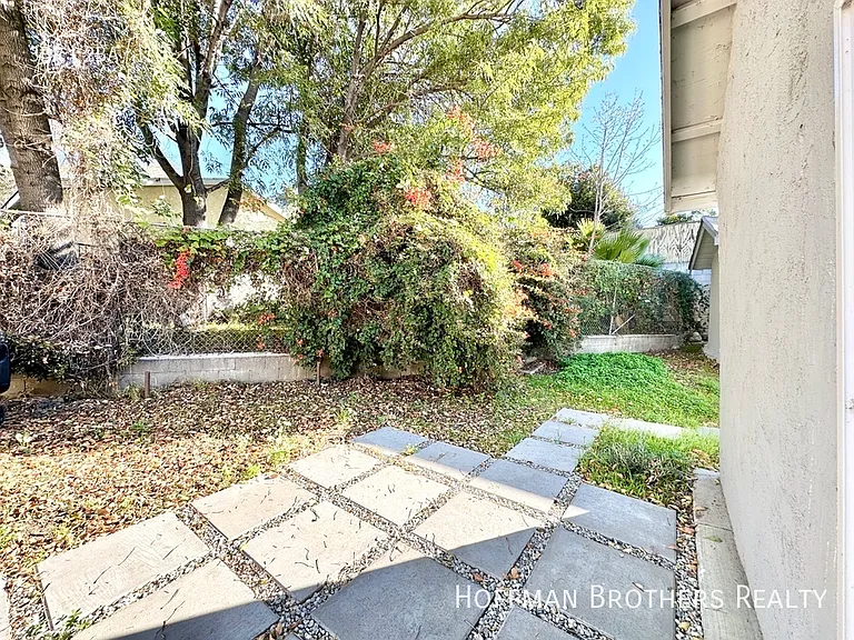 2429 W Avenue 33 — Photo 14