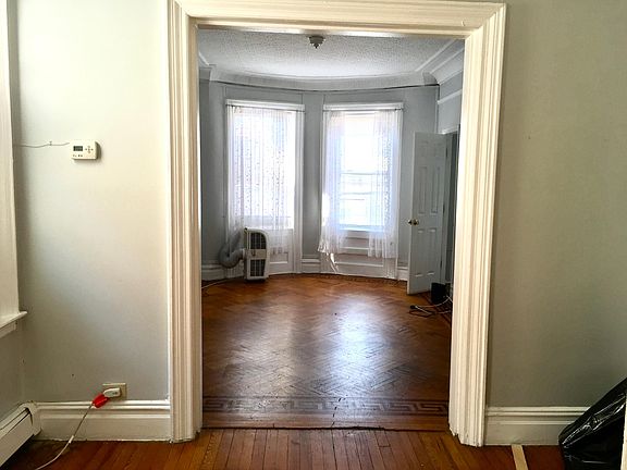 5th image of 122 E 235th St Floor 1