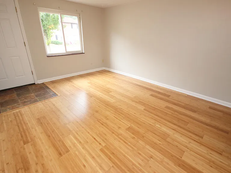 Living Room 2/3BR