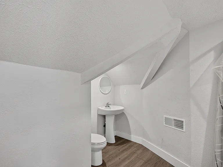 918 Elm St — Photo 9