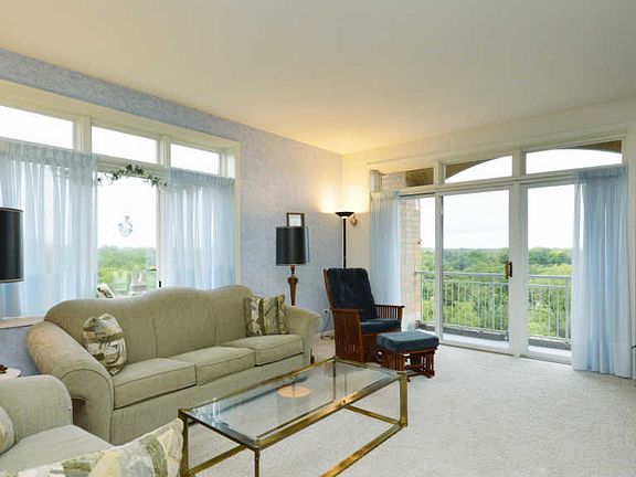 2nd image of 6815 N Milwaukee Ave APT 710