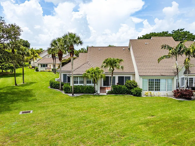 2584 Muirfield Ct — Photo 45