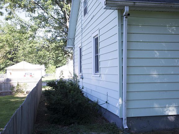 5th image of 154 Barney Blvd
