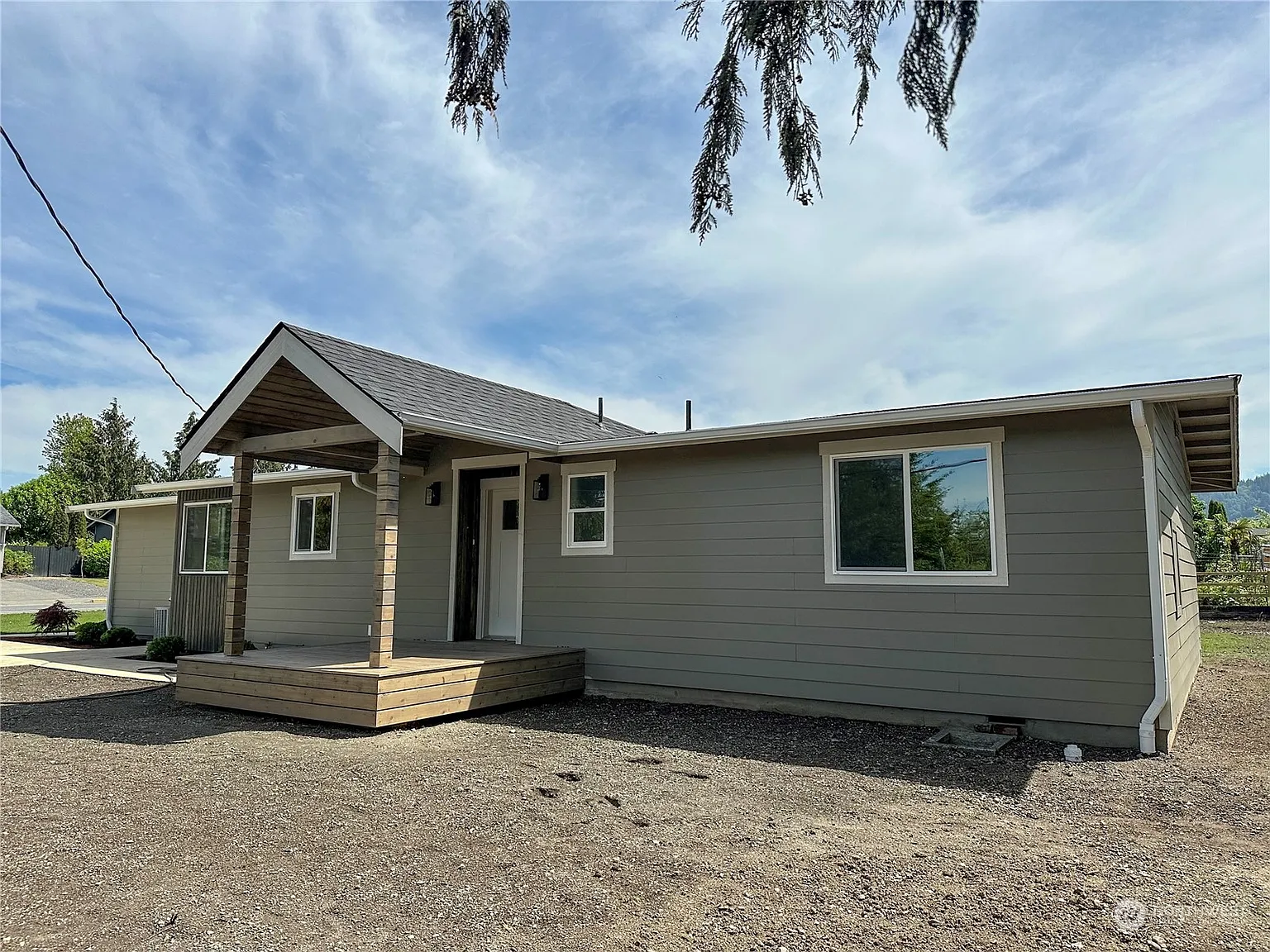 2732 E Division Street photo 1
